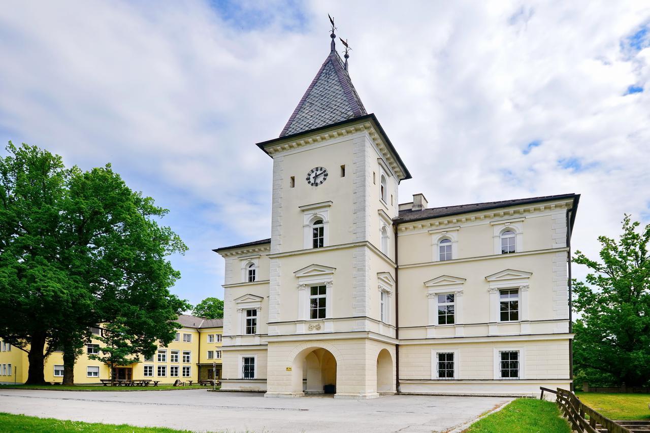Bildungshaus Schloss Krastowitz Hotel Klagenfurt am Woerthersee Bagian luar foto