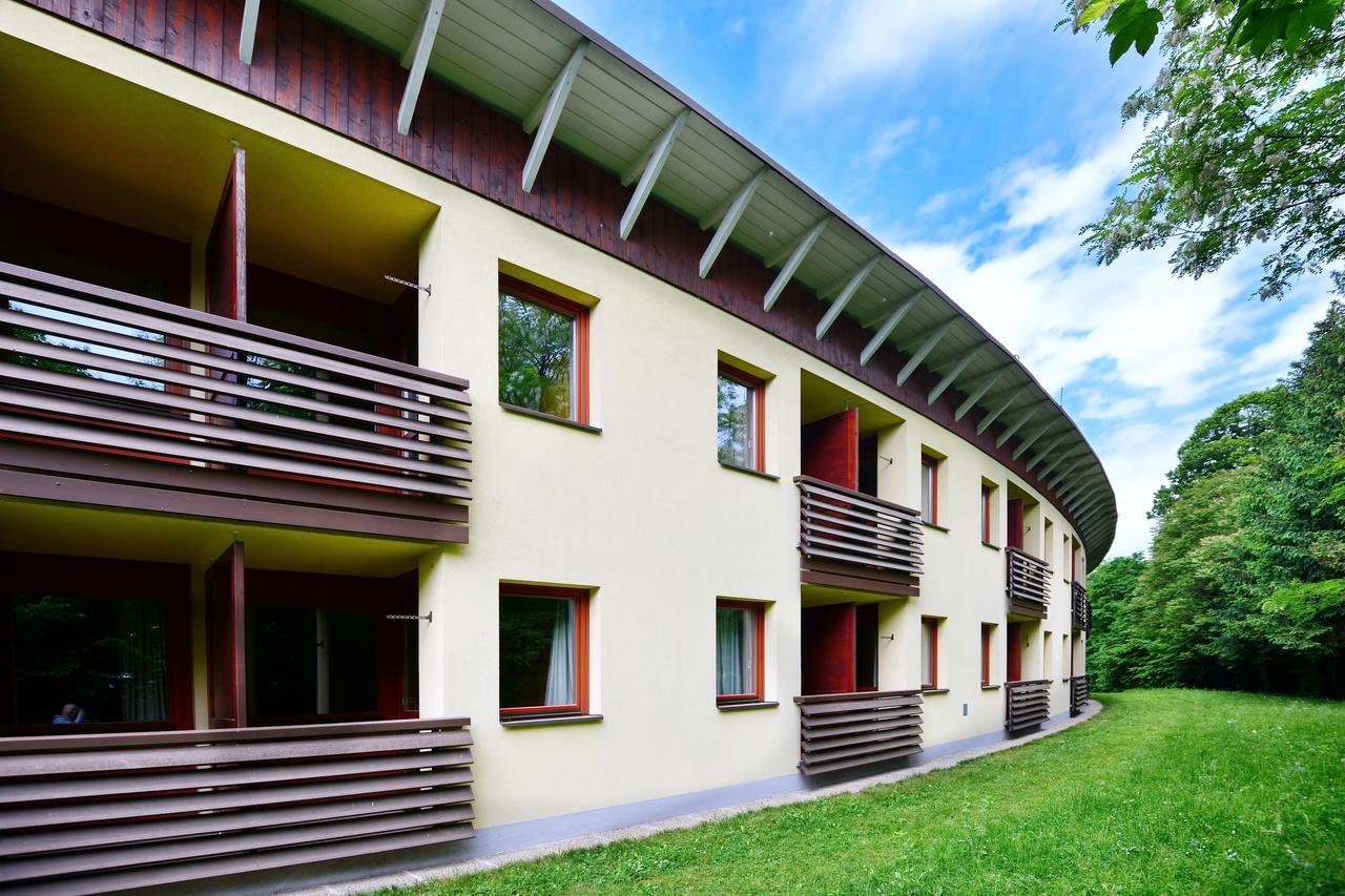 Bildungshaus Schloss Krastowitz Hotel Klagenfurt am Woerthersee Bagian luar foto
