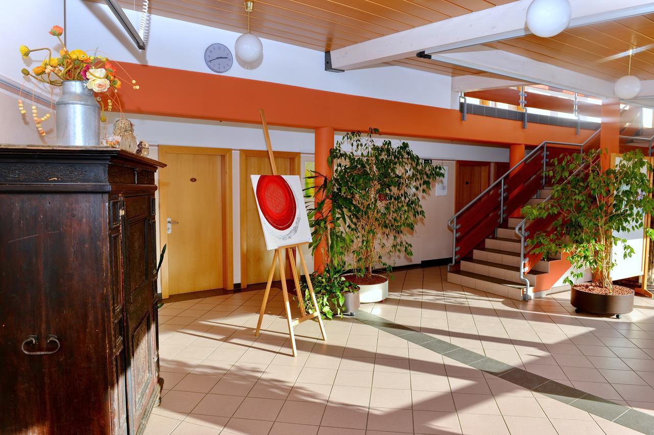 Bildungshaus Schloss Krastowitz Hotel Klagenfurt am Woerthersee Bagian luar foto
