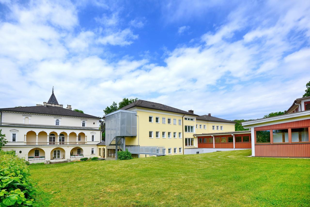 Bildungshaus Schloss Krastowitz Hotel Klagenfurt am Woerthersee Bagian luar foto