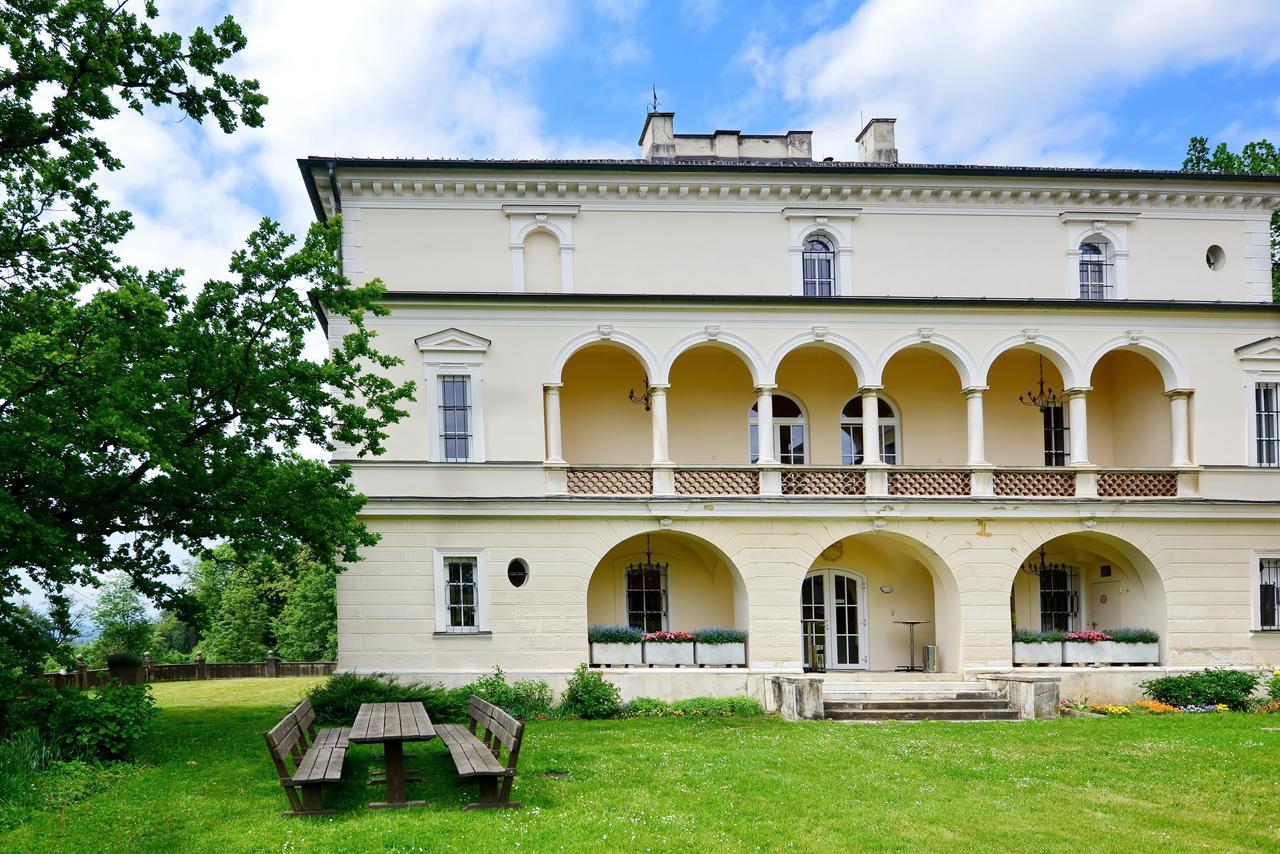 Bildungshaus Schloss Krastowitz Hotel Klagenfurt am Woerthersee Bagian luar foto