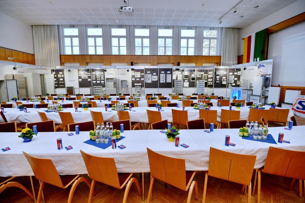 Bildungshaus Schloss Krastowitz Hotel Klagenfurt am Woerthersee Bagian luar foto