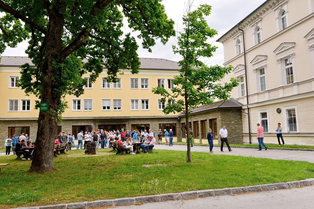 Bildungshaus Schloss Krastowitz Hotel Klagenfurt am Woerthersee Bagian luar foto