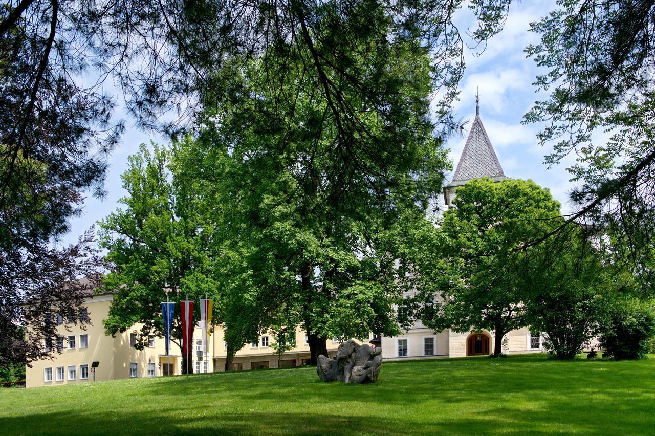 Bildungshaus Schloss Krastowitz Hotel Klagenfurt am Woerthersee Bagian luar foto